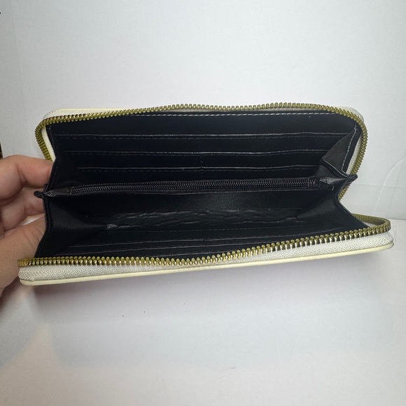 Hello Kitty Positivity Wallet - Picture 6 of 7